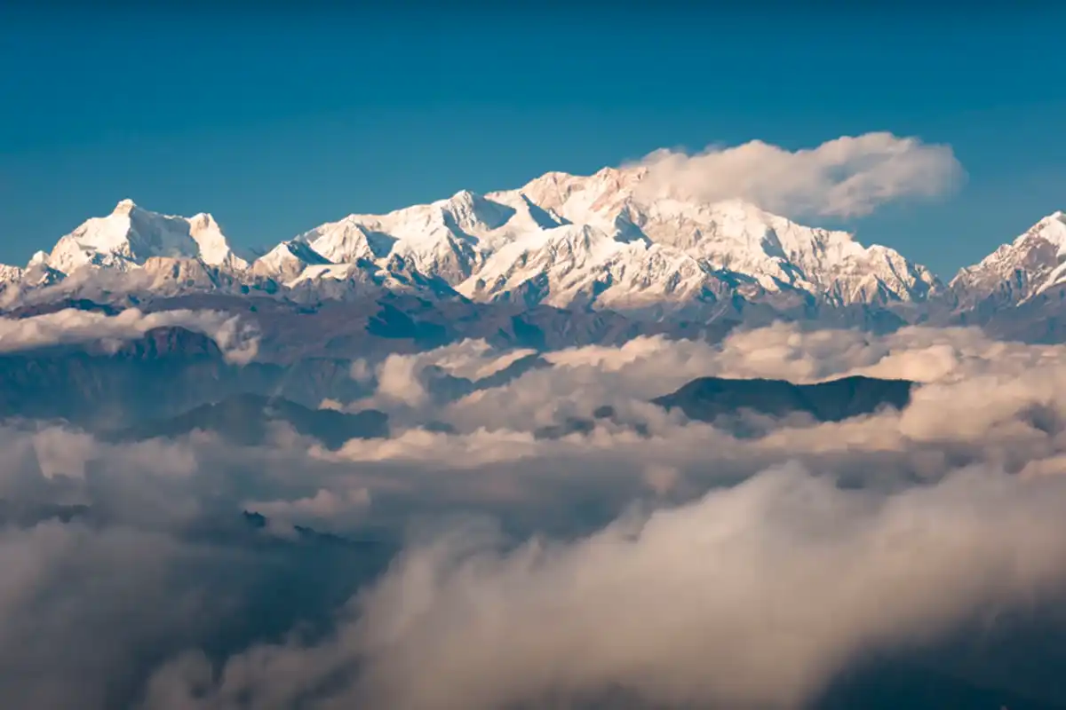 Mountains and clouds in hill stations in west bengal