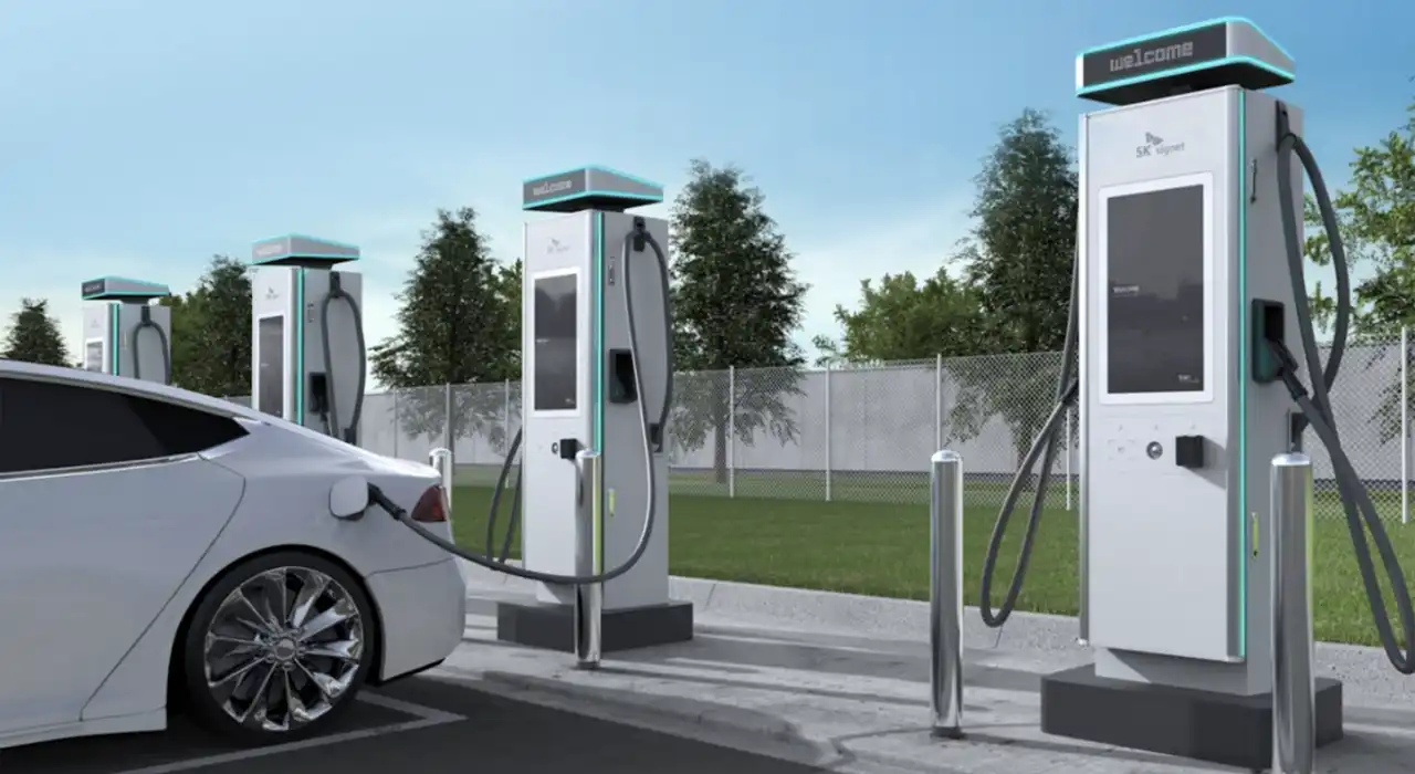 Electric vehicles charging at EV stations in Hyderabad, Telangana – government to install 3,752 charging centres across the state